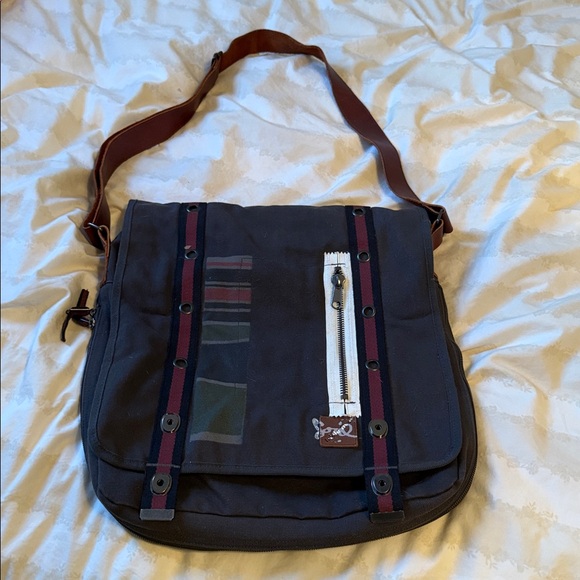 Triple Five Soul Crossbody Bag Unisex - Picture 1 of 8